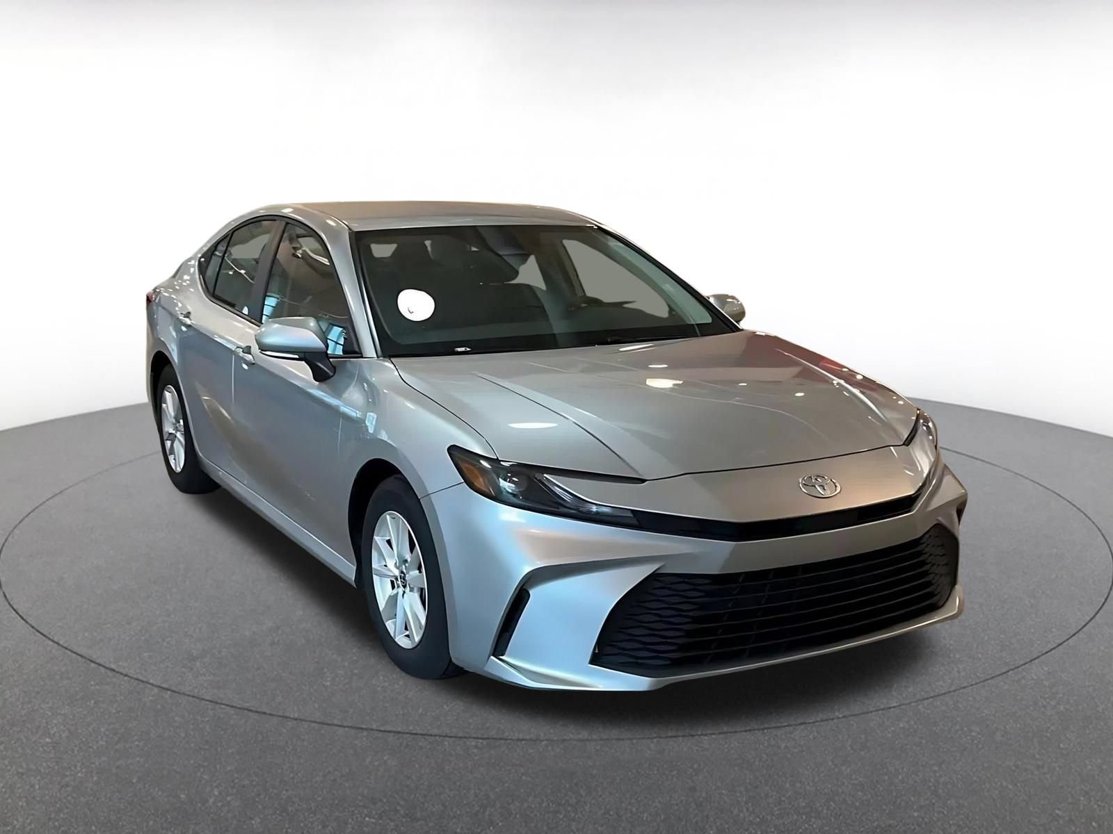 Used 2025 Toyota Camry LE FWD image 3