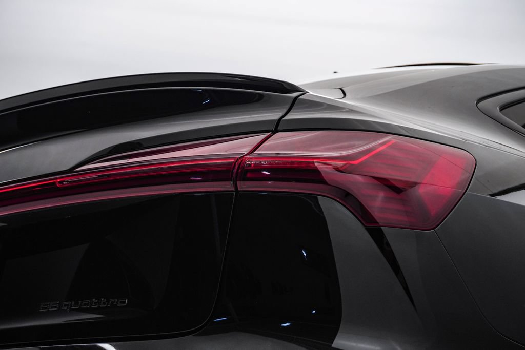 Used 2022 Audi e-tron Premium Plus w/ Premium Plus Package AWD/4WD image 12
