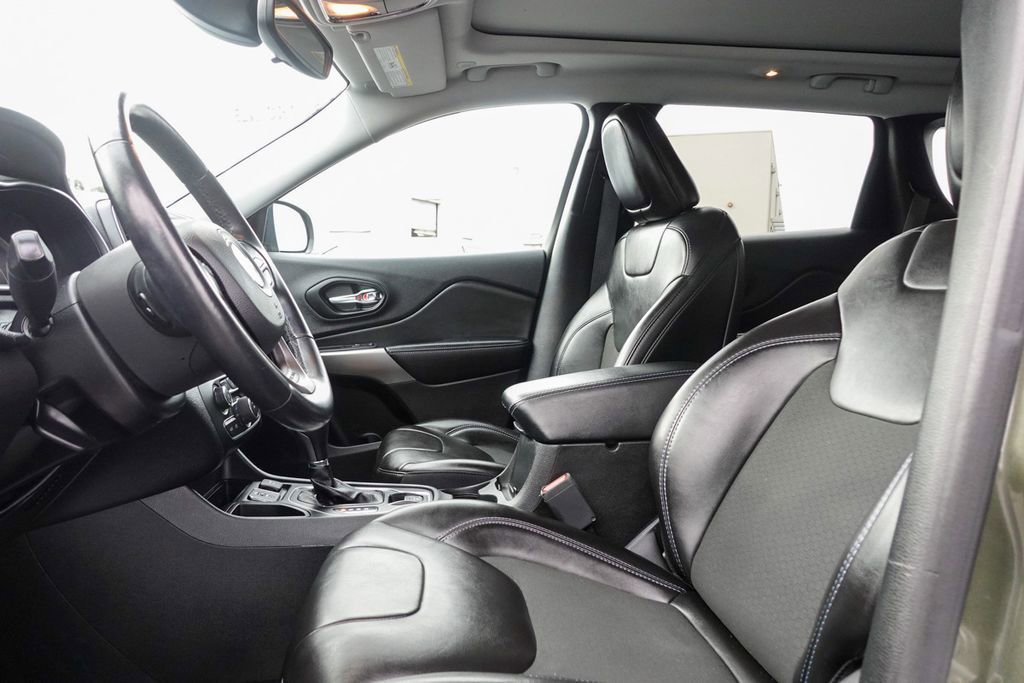 Used 2021 Jeep Cherokee Latitude Plus w/ Sun & Sound Group image 13