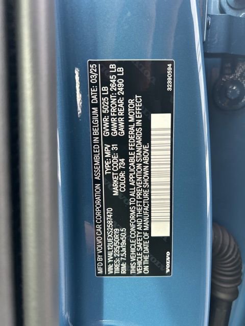 Certified 2025 Volvo XC40 B5 Plus AWD/4WD image 28