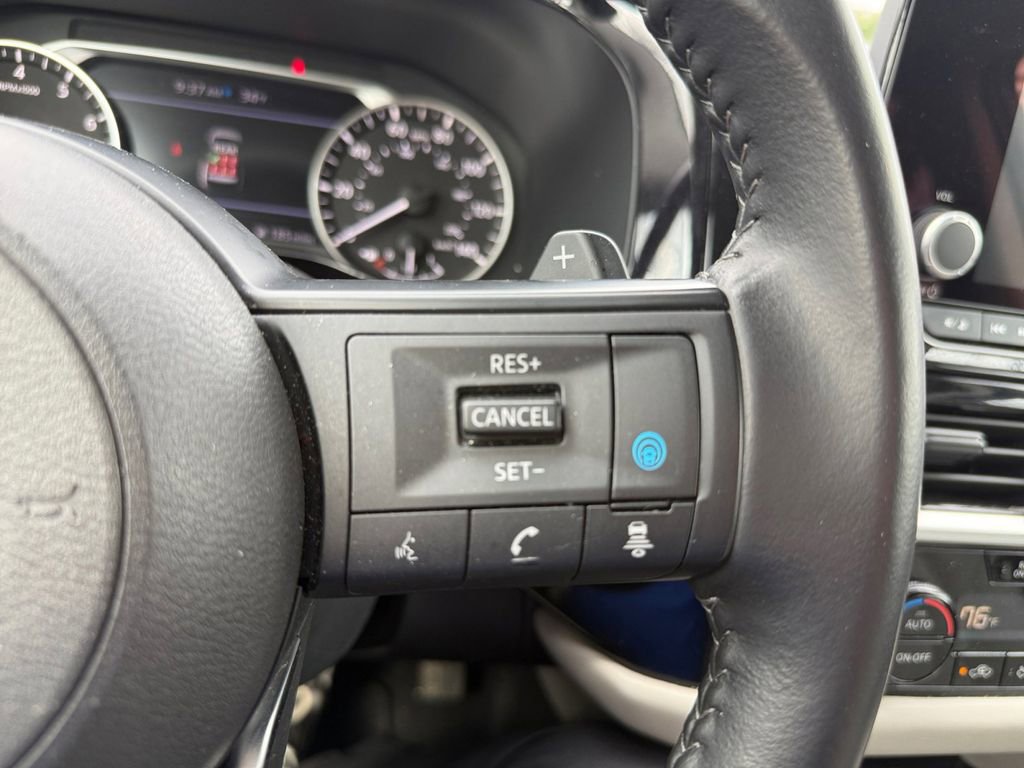 Used 2024 Nissan Pathfinder SV image 27