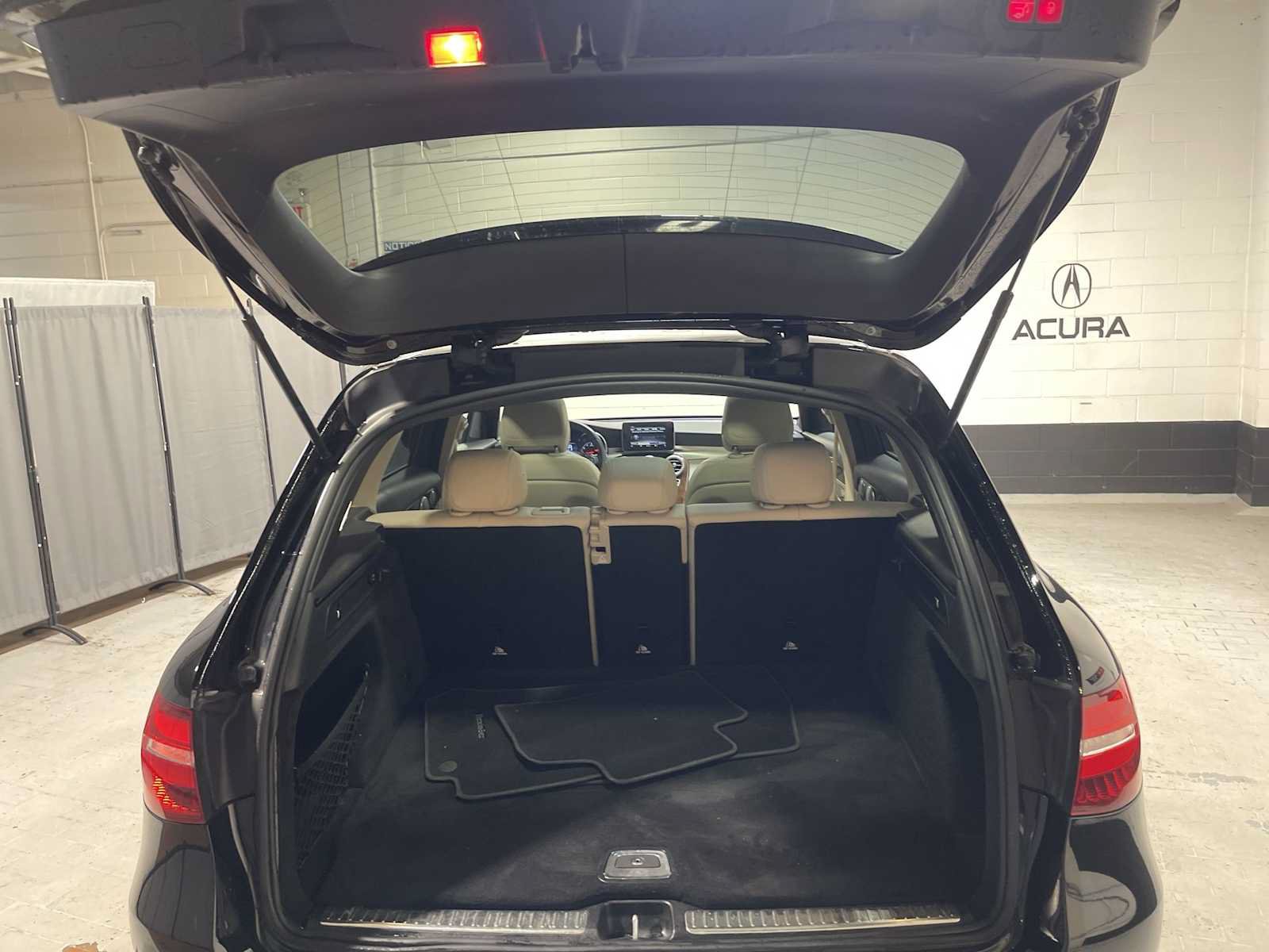 Used 2018 Mercedes-Benz GLC 300 4MATIC image 19