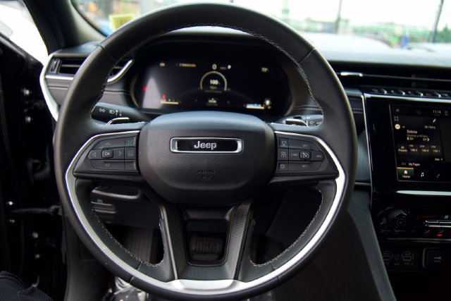Used 2024 Jeep Grand Cherokee L Laredo RWD image 20