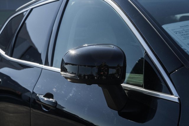 Used 2023 Volvo XC60 B6 Ultimate w/ Protection Package Premier image 15