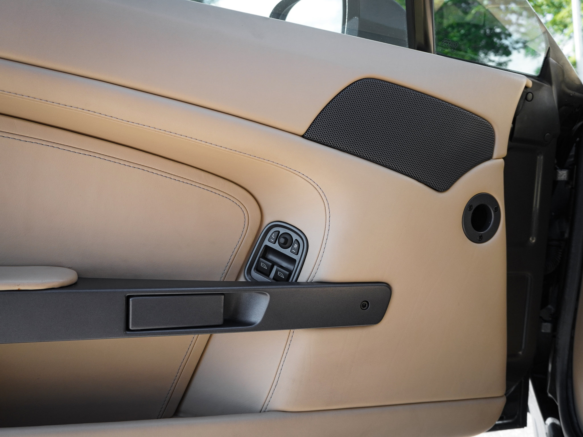 Used 2006 Aston Martin V8 Vantage Coupe RWD image 15