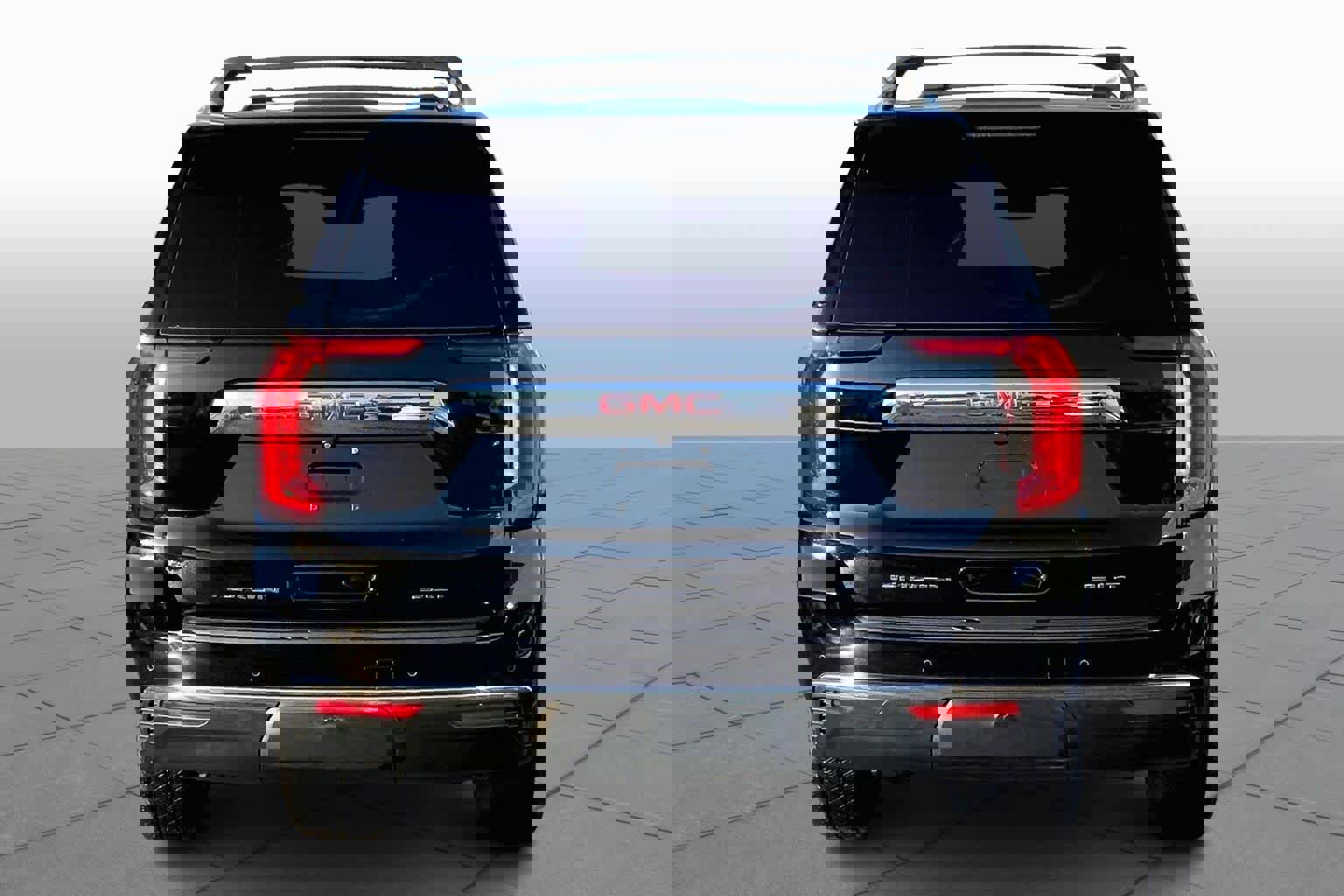 Used 2021 GMC Yukon SLT w/ SLT Luxury Plus Package image 4