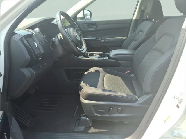 Used 2024 Nissan Pathfinder SV FWD image 17