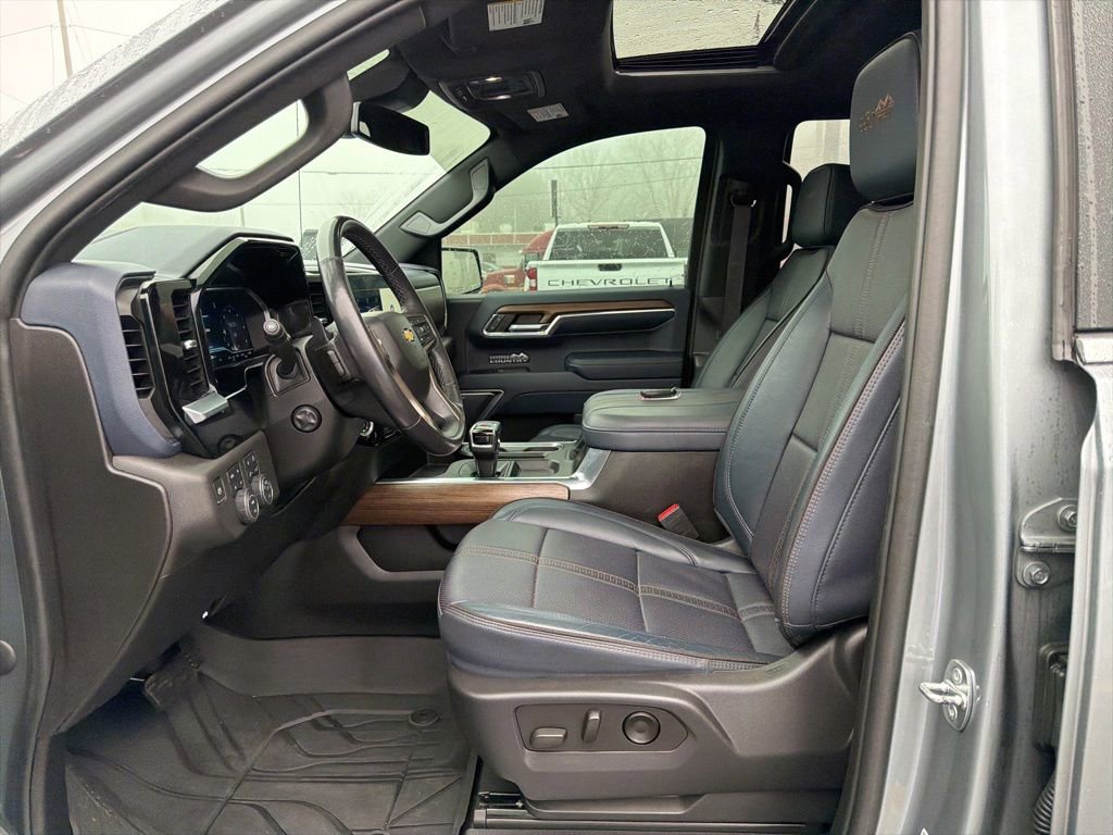 Used 2023 Chevrolet Silverado 1500 High Country w/ Z71 Off-Road Package image 4