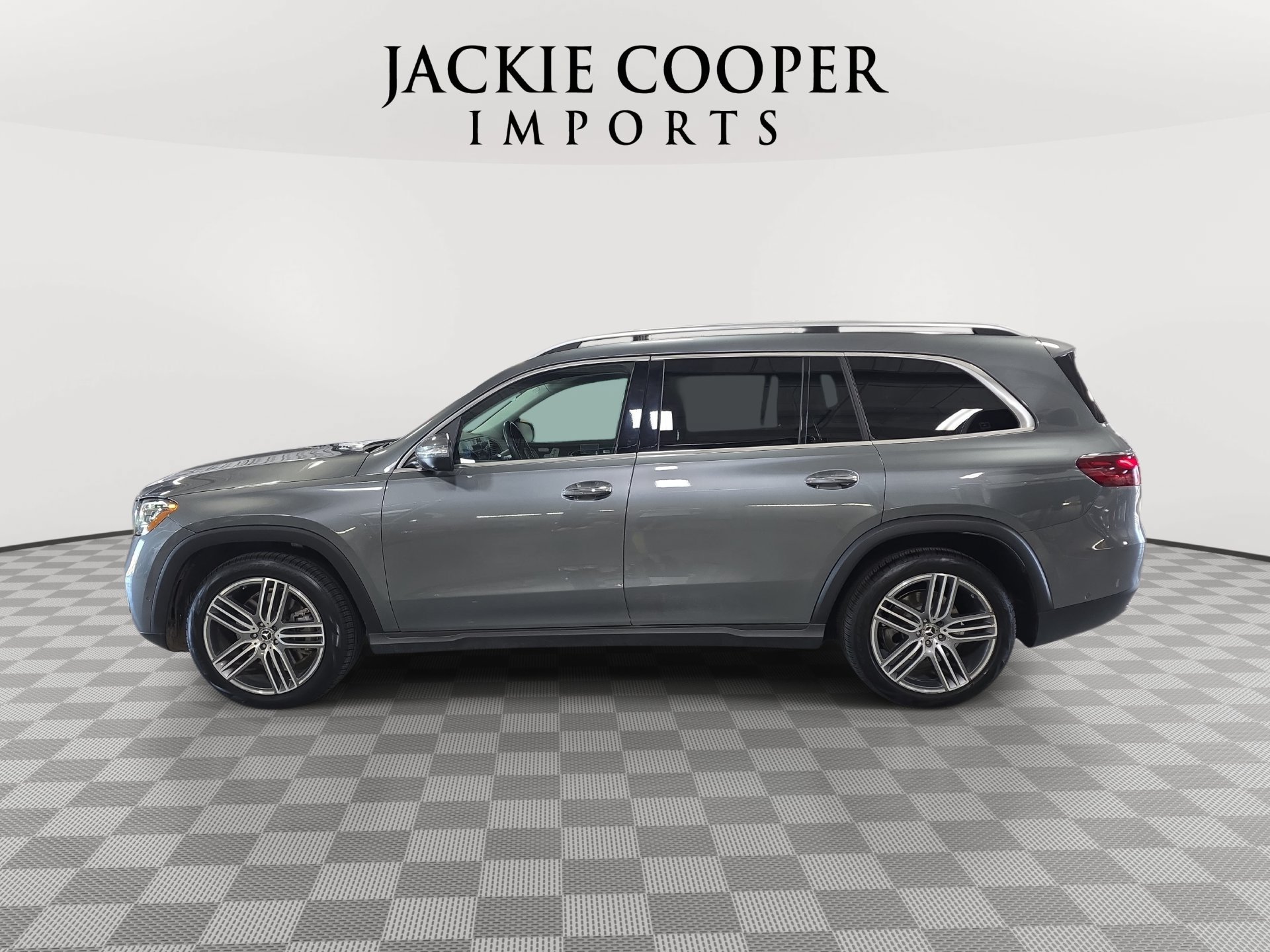 Used 2024 Mercedes-Benz GLS 450 4MATIC image 8