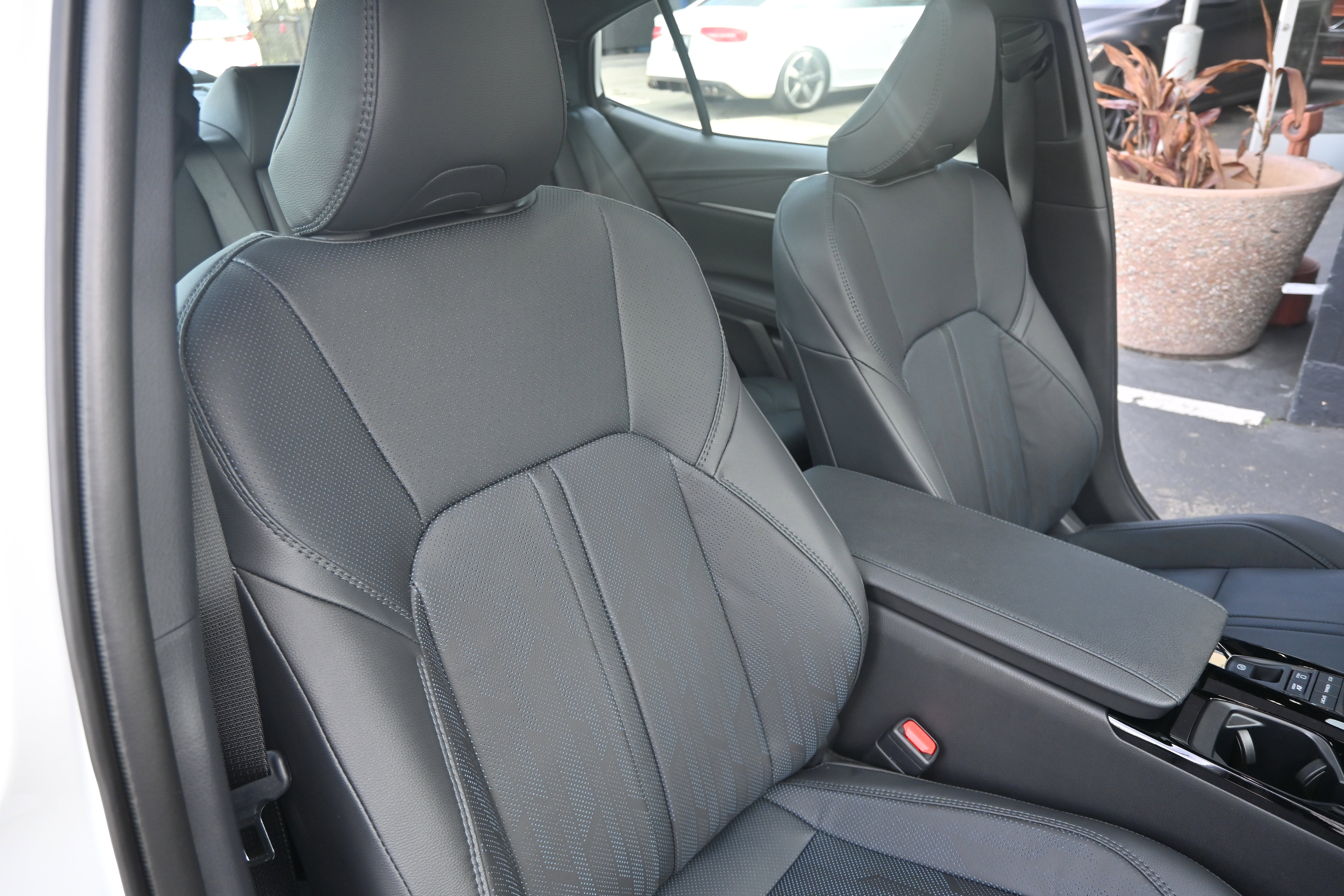 Used 2026 Toyota Camry Hybrid image 60