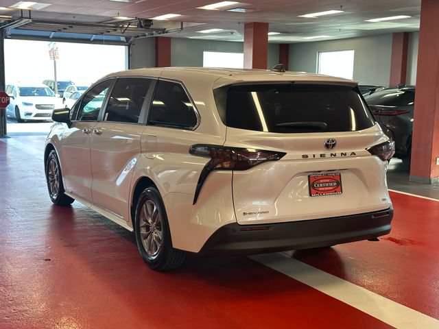 Certified 2025 Toyota Sienna XLE AWD/4WD image 5