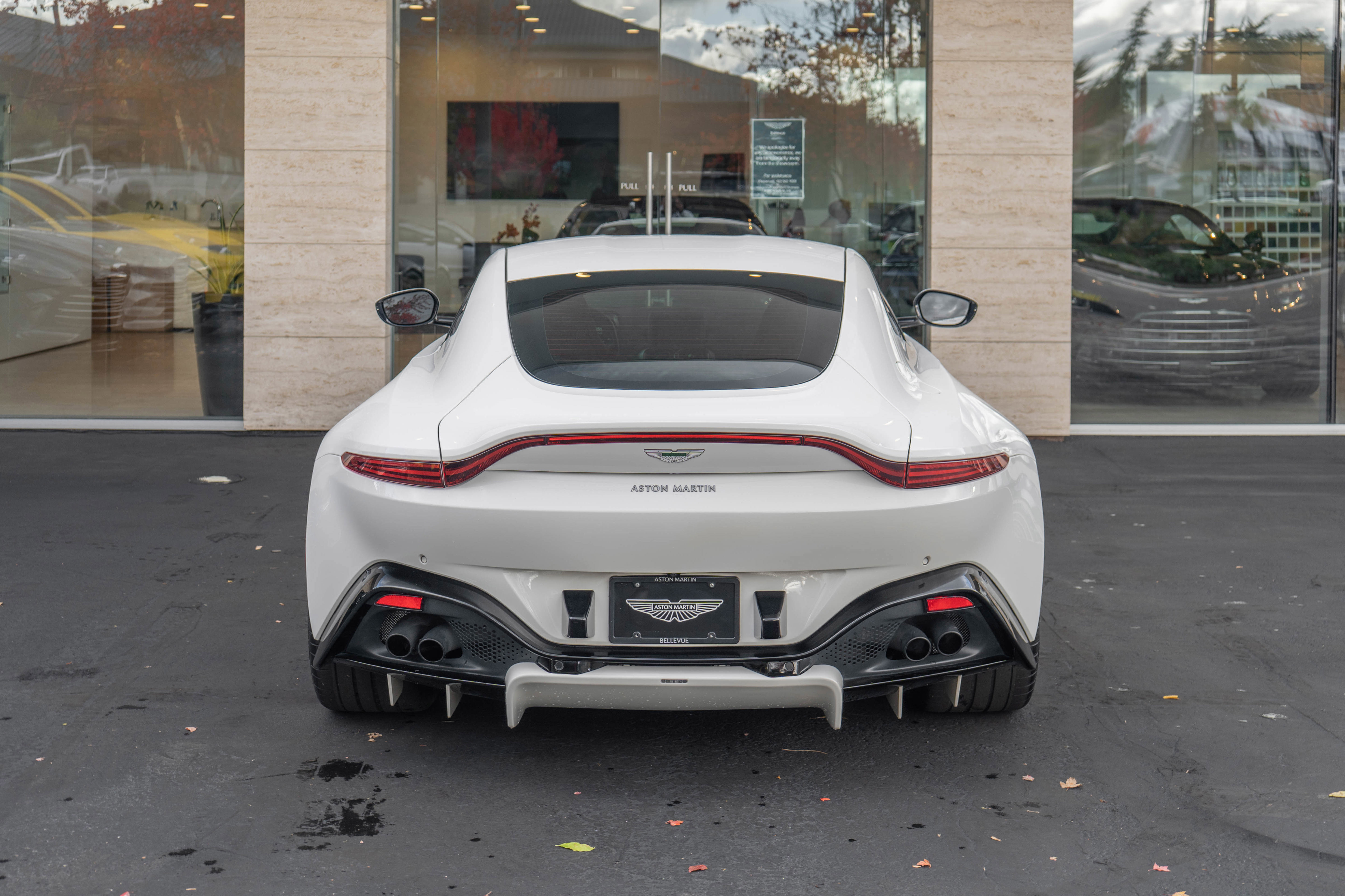 Used 2020 Aston Martin V8 Vantage Coupe RWD image 40