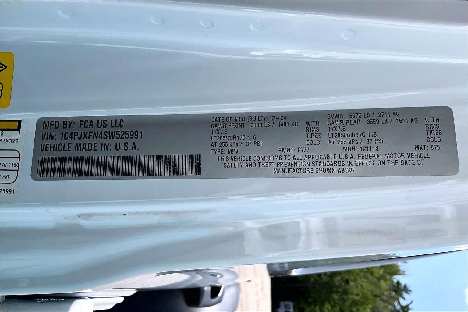 Used 2025 Jeep Wrangler Unlimited Rubicon AWD/4WD image 34