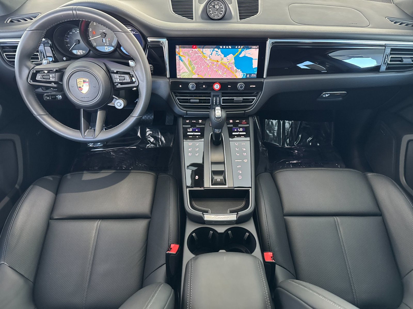Certified 2026 Porsche Macan AWD/4WD image 6