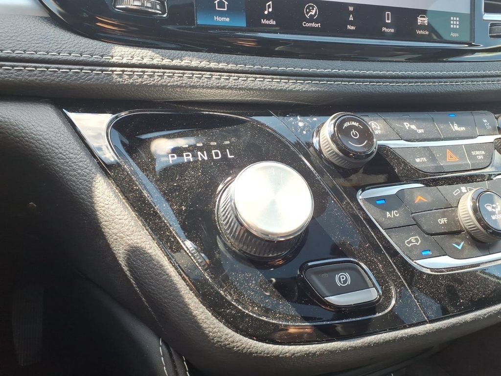 Used 2025 Chrysler Pacifica Limited FWD image 21