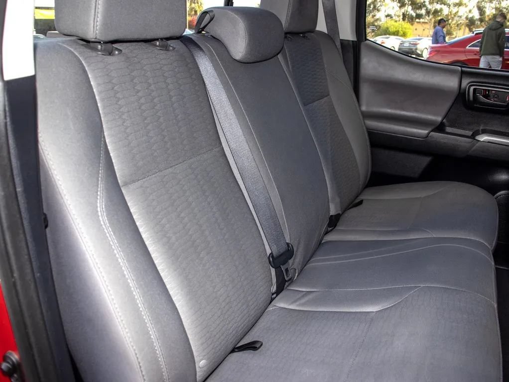 Used 2017 Toyota Tacoma SR5 RWD image 13