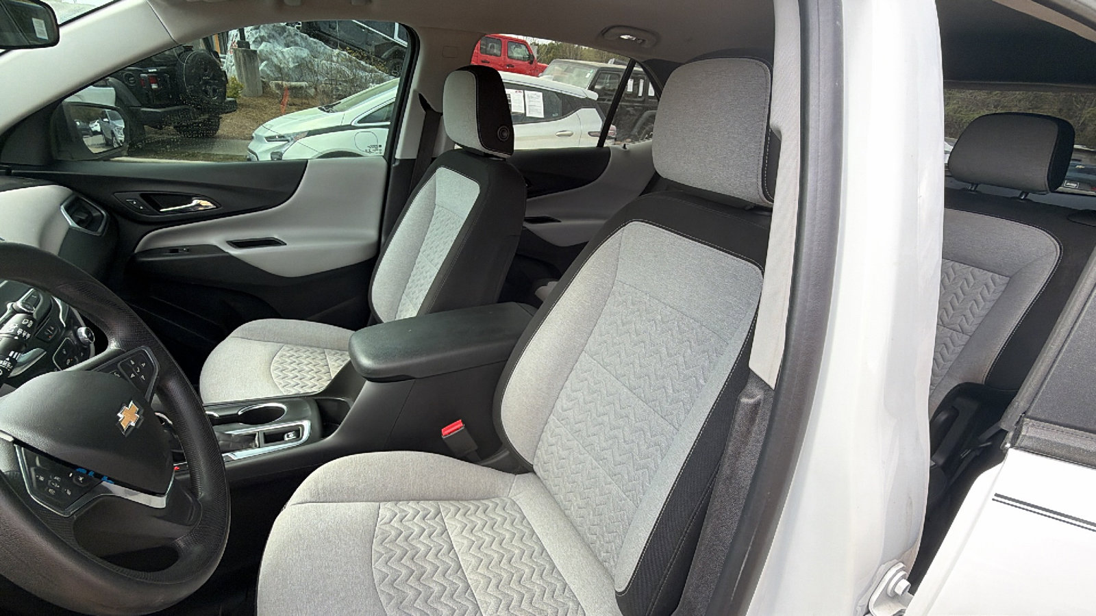 Used 2022 Chevrolet Equinox LS w/ LS Convenience Package image 17