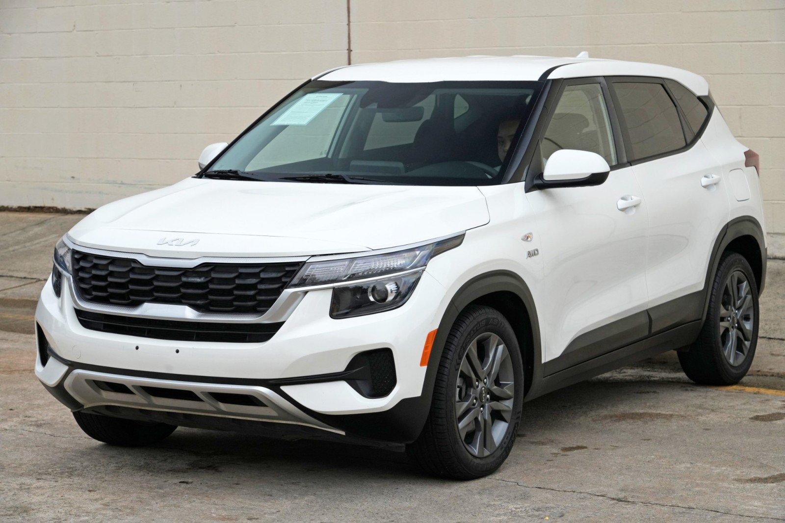 Used 2023 Kia Seltos LX AWD/4WD image 40