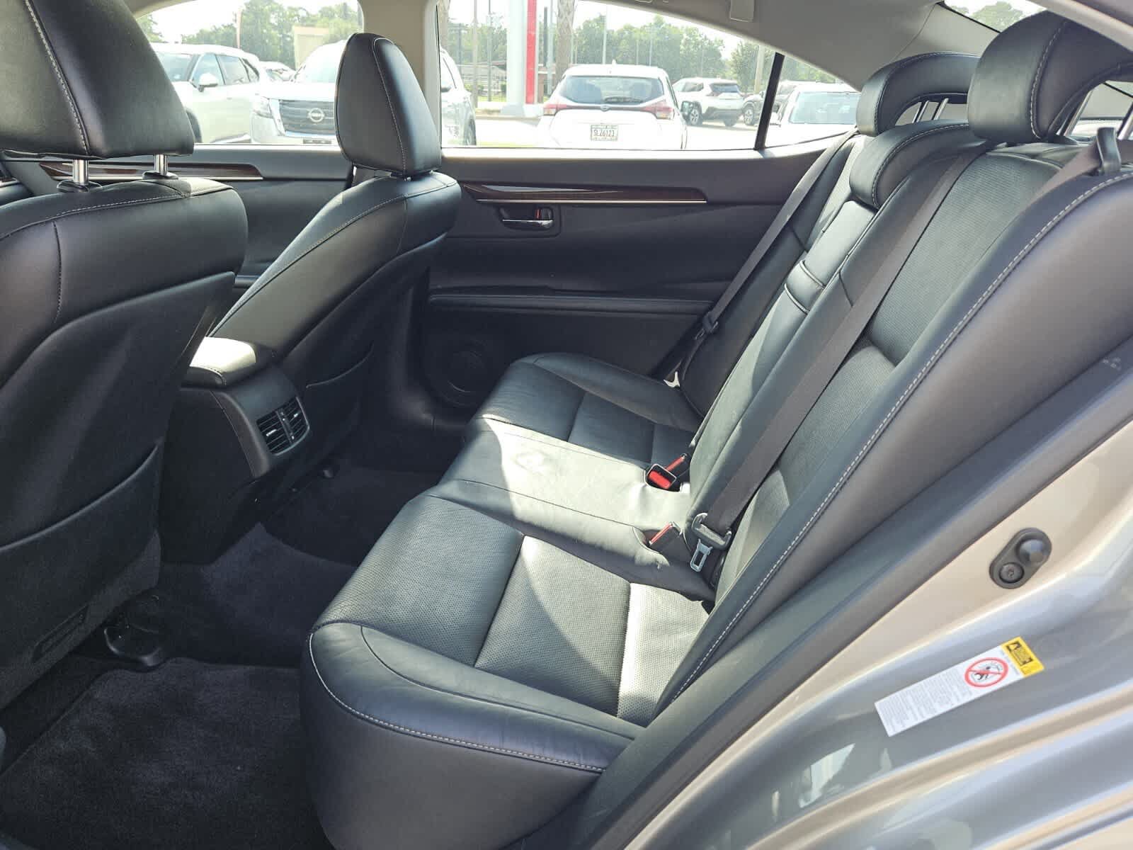 Used 2015 Lexus ES 350 w/ Luxury Package FWD image 4