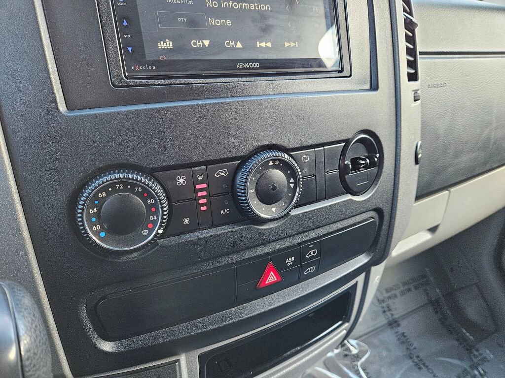 Used 2011 Mercedes-Benz Sprinter 2500 image 20