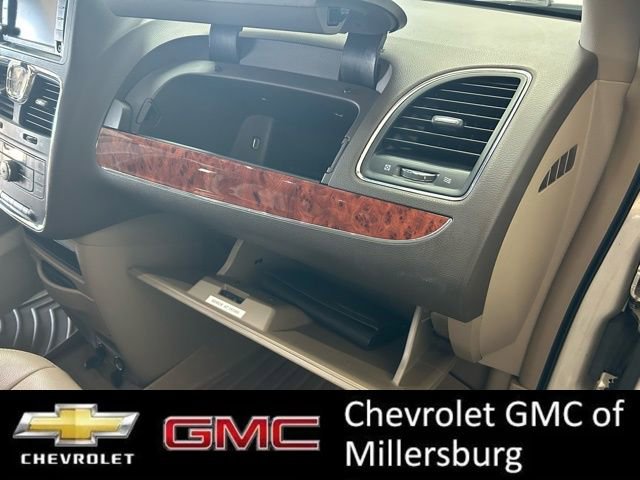 Used 2015 Chrysler Town & Country Touring-L w/ Driver Convenience Group image 31