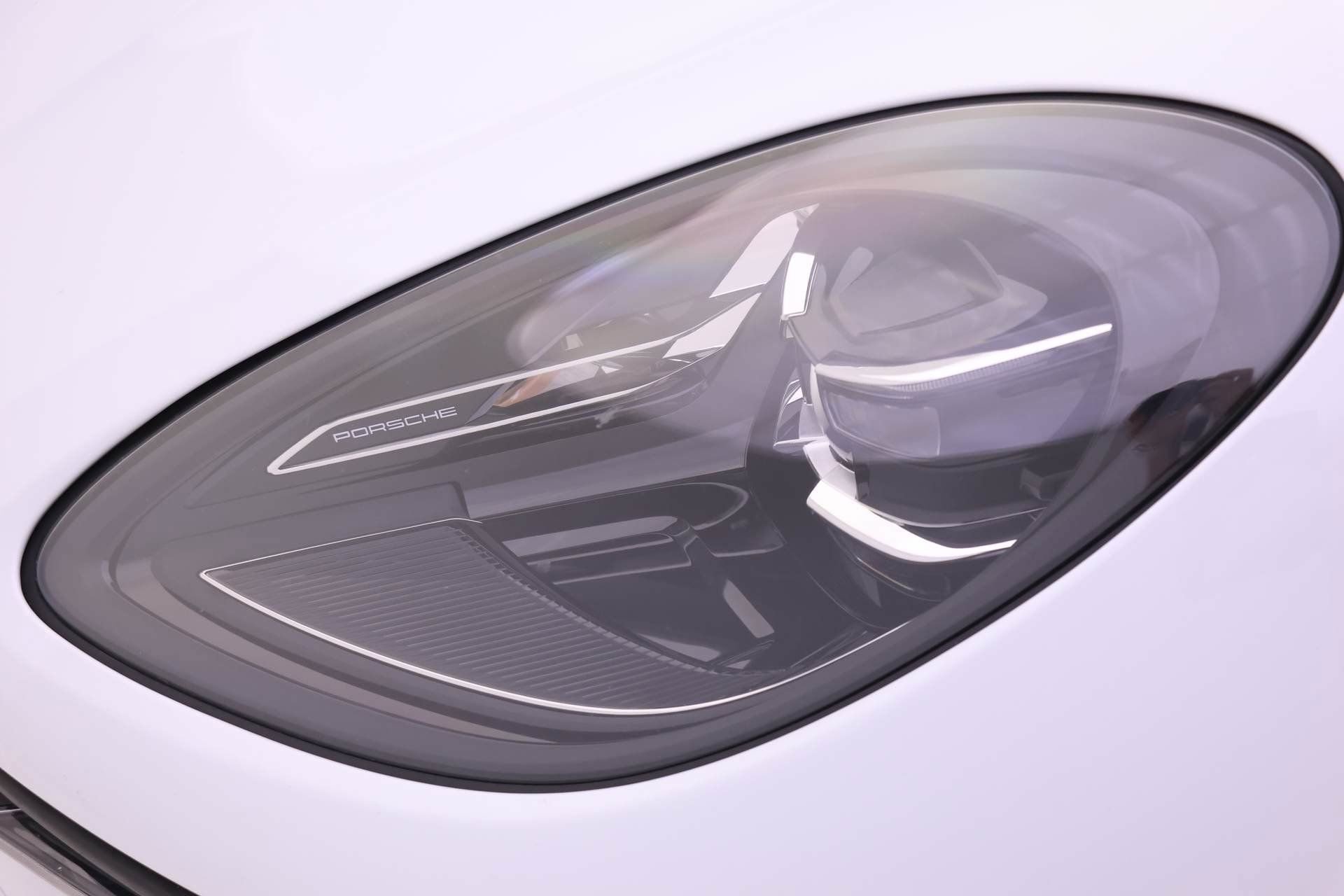 Used 2025 Porsche Macan AWD/4WD image 21