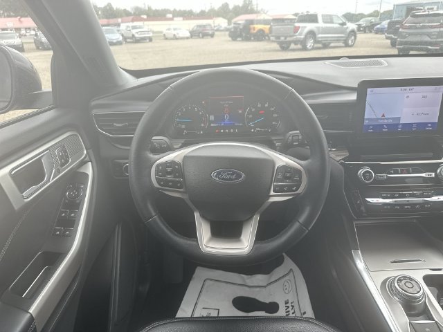 Used 2023 Ford Explorer Limited w/ Equipment Group 301A AWD/4WD image 14