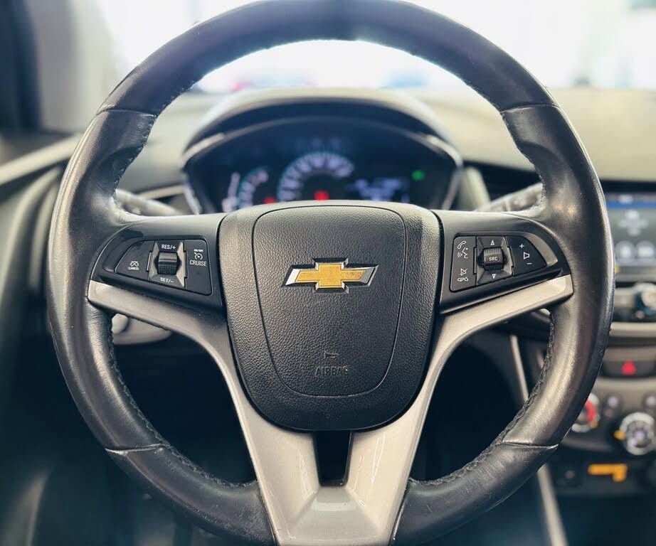 Used 2019 Chevrolet Trax LT w/ LT Convenience Package image 24