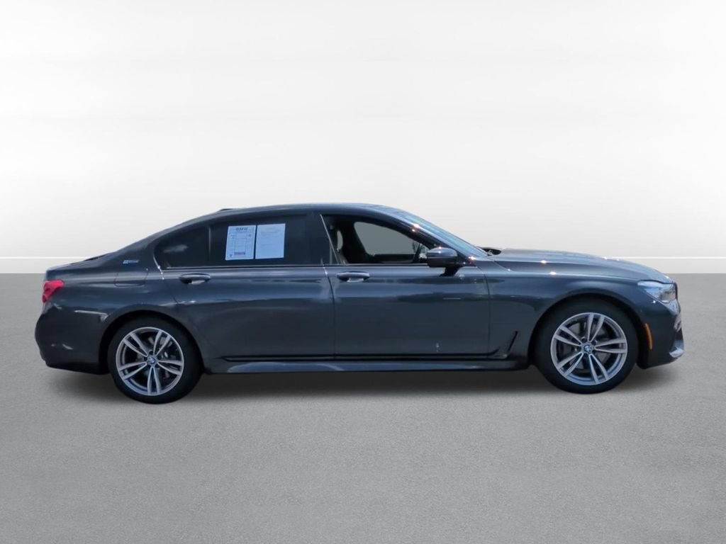 Used 2018 BMW 740e xDrive AWD/4WD image 4
