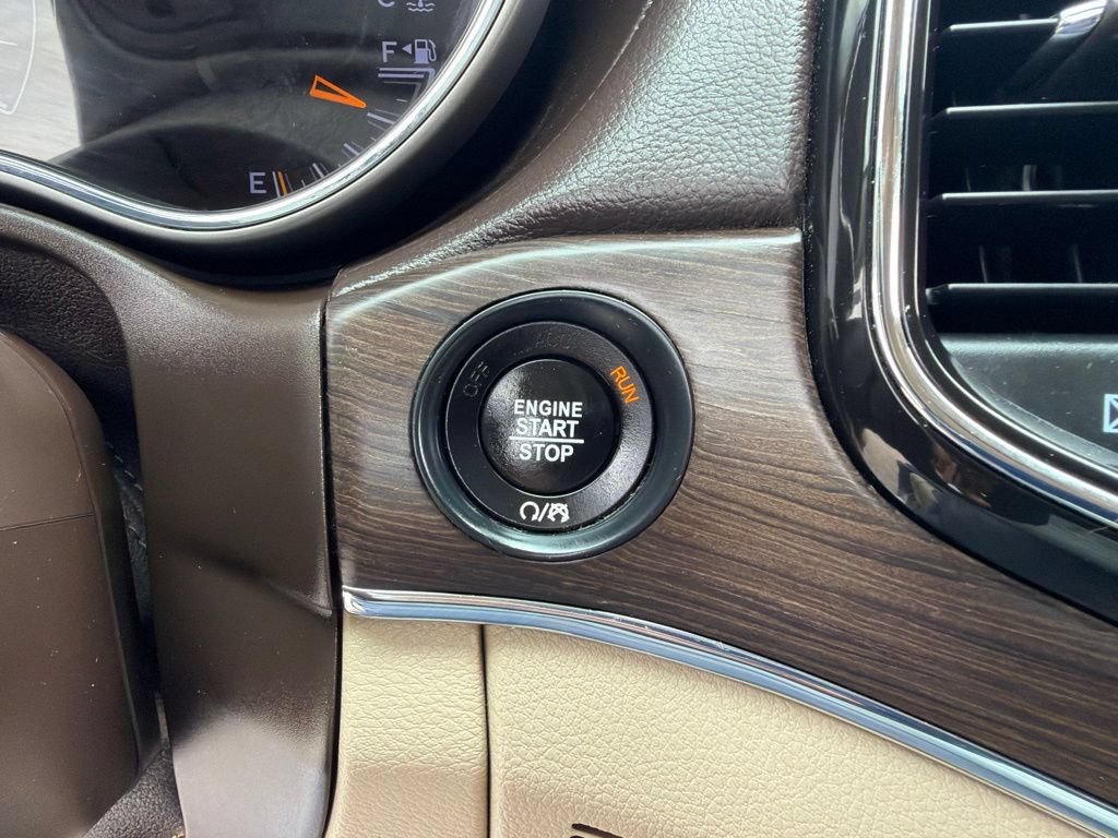 Used 2021 Jeep Grand Cherokee Overland AWD/4WD image 34