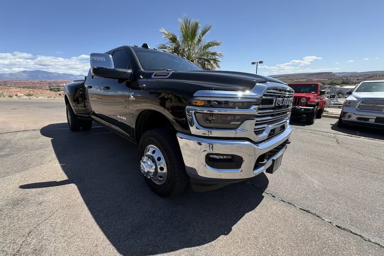 Used 2026 RAM 3500 Laramie AWD/4WD image 7