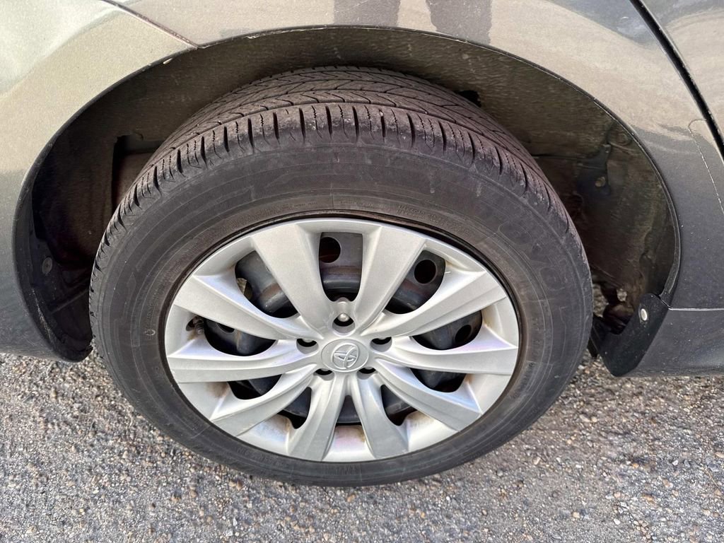 Used 2012 Toyota Corolla LE image 9