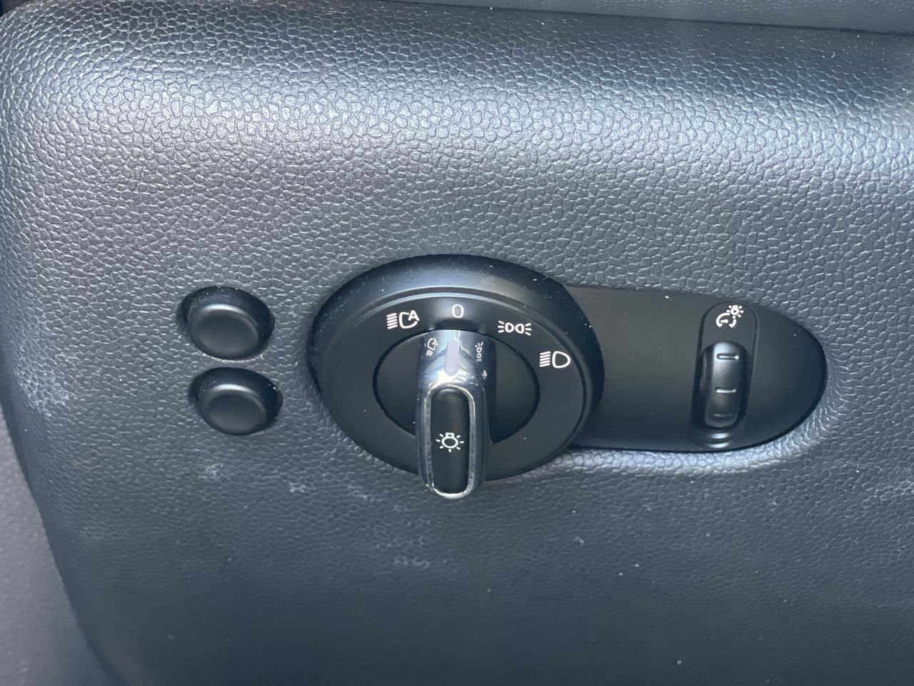 Used 2019 MINI Cooper 4-Door Hardtop FWD image 25