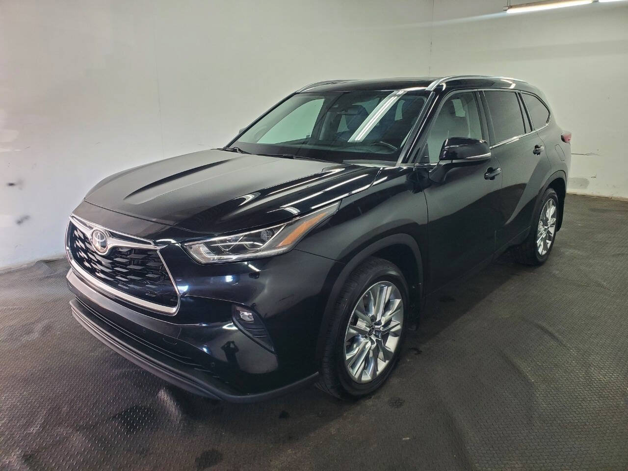 Used 2022 Toyota Highlander Limited AWD/4WD image 1