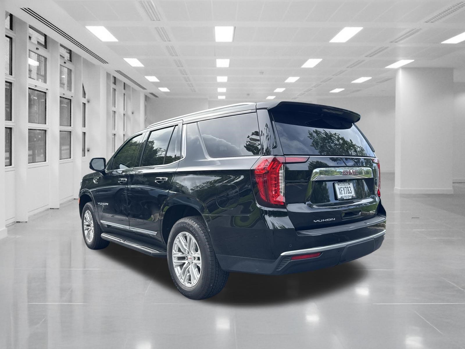 Certified 2024 GMC Yukon SLT w/ SLT Premium Package AWD/4WD image 7