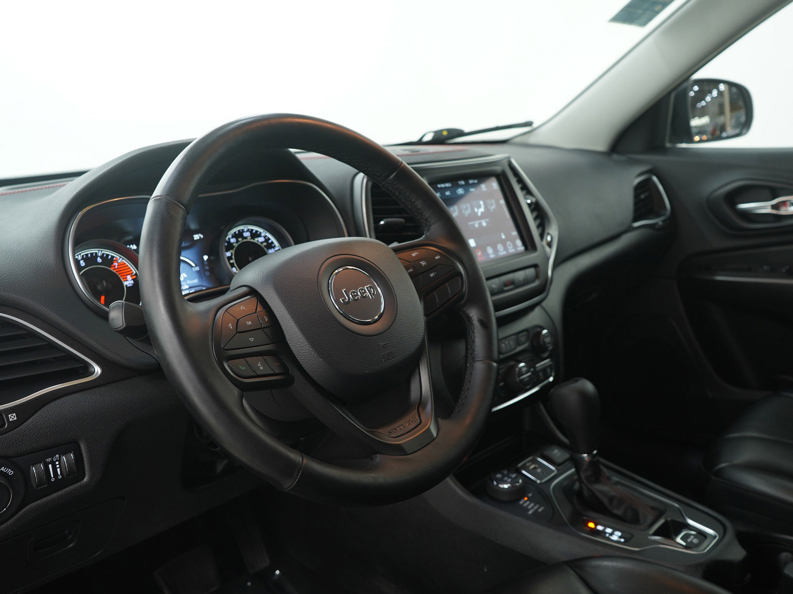 Used 2021 Jeep Cherokee Trailhawk image 25