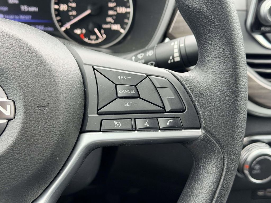 Used 2025 Nissan Altima 2.5 SV FWD image 8