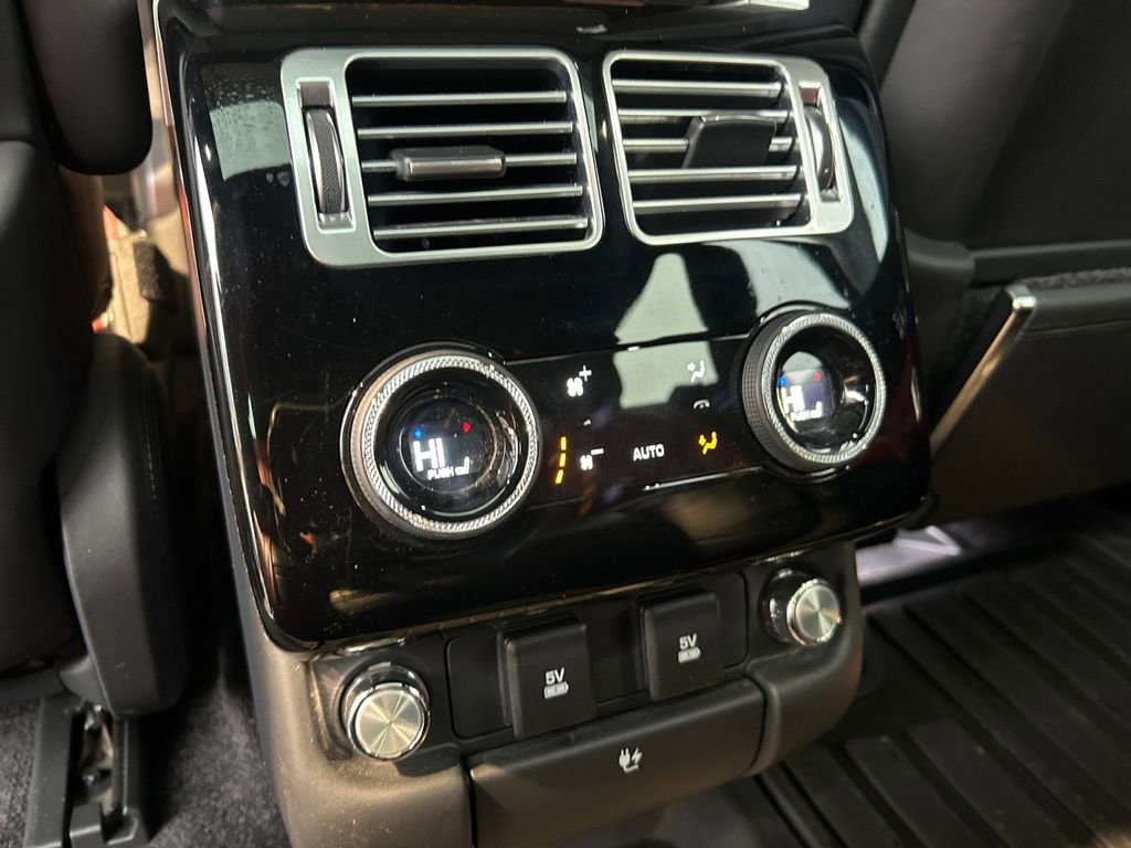 Used 2020 Land Rover Range Rover SV Autobiography Dynamic image 35