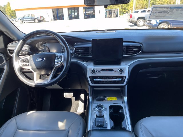 Used 2021 Ford Explorer XLT w/ Equipment Group 202A AWD/4WD image 12