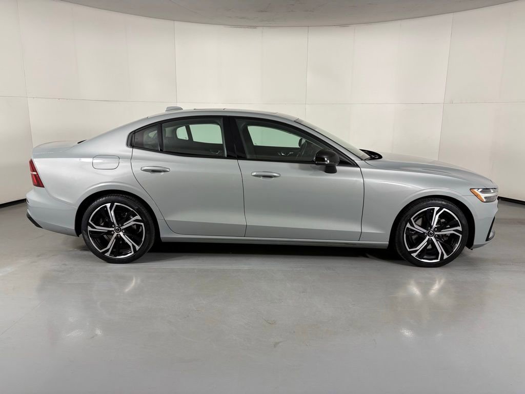 Used 2024 Volvo S60 B5 Core image 9