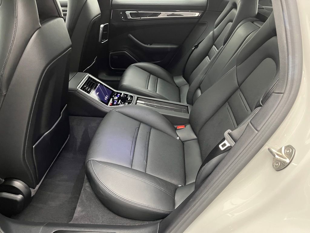 Used 2023 Porsche Panamera image 35