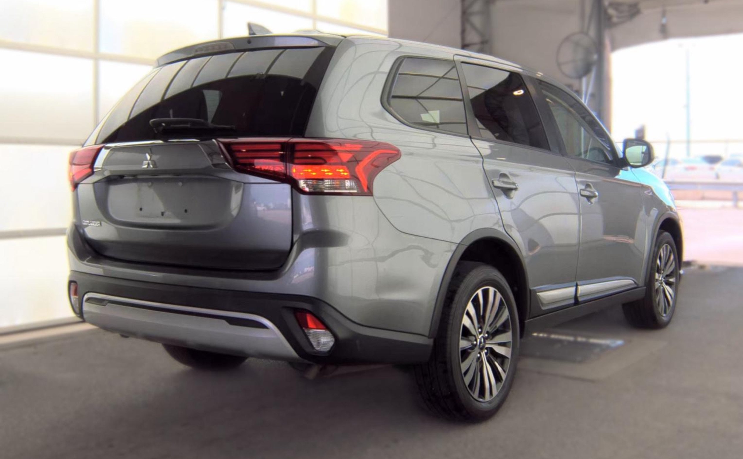 Used 2020 Mitsubishi Outlander ES AWD/4WD image 4