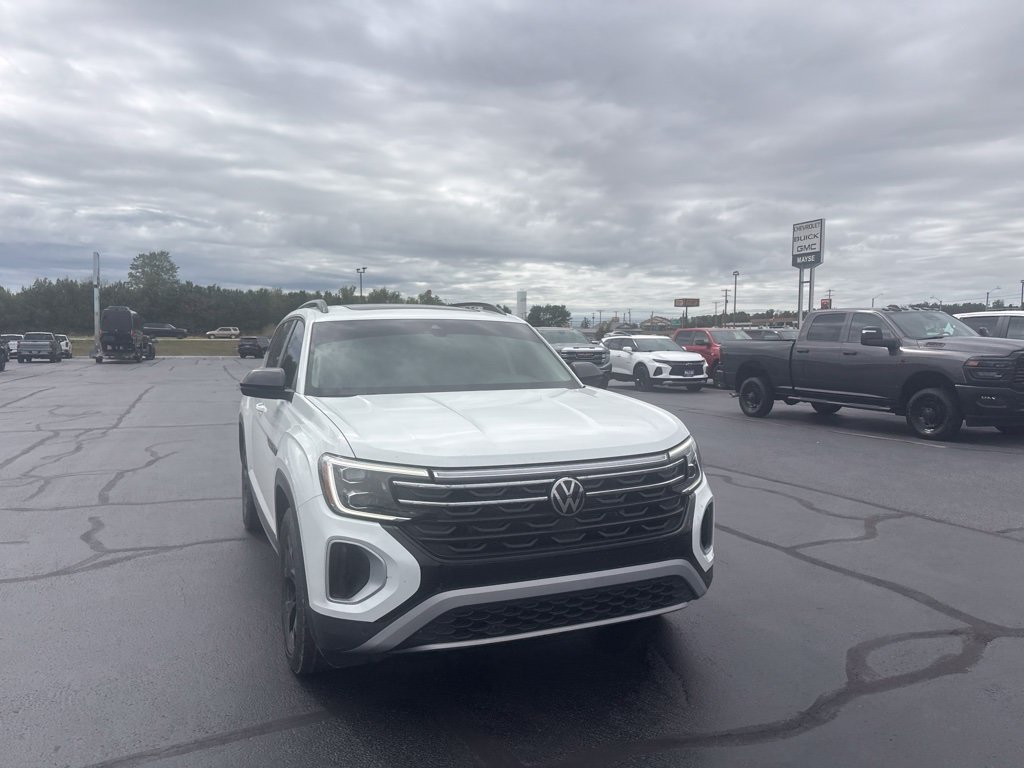 Used 2024 Volkswagen Atlas Peak Edition SE AWD/4WD image 9