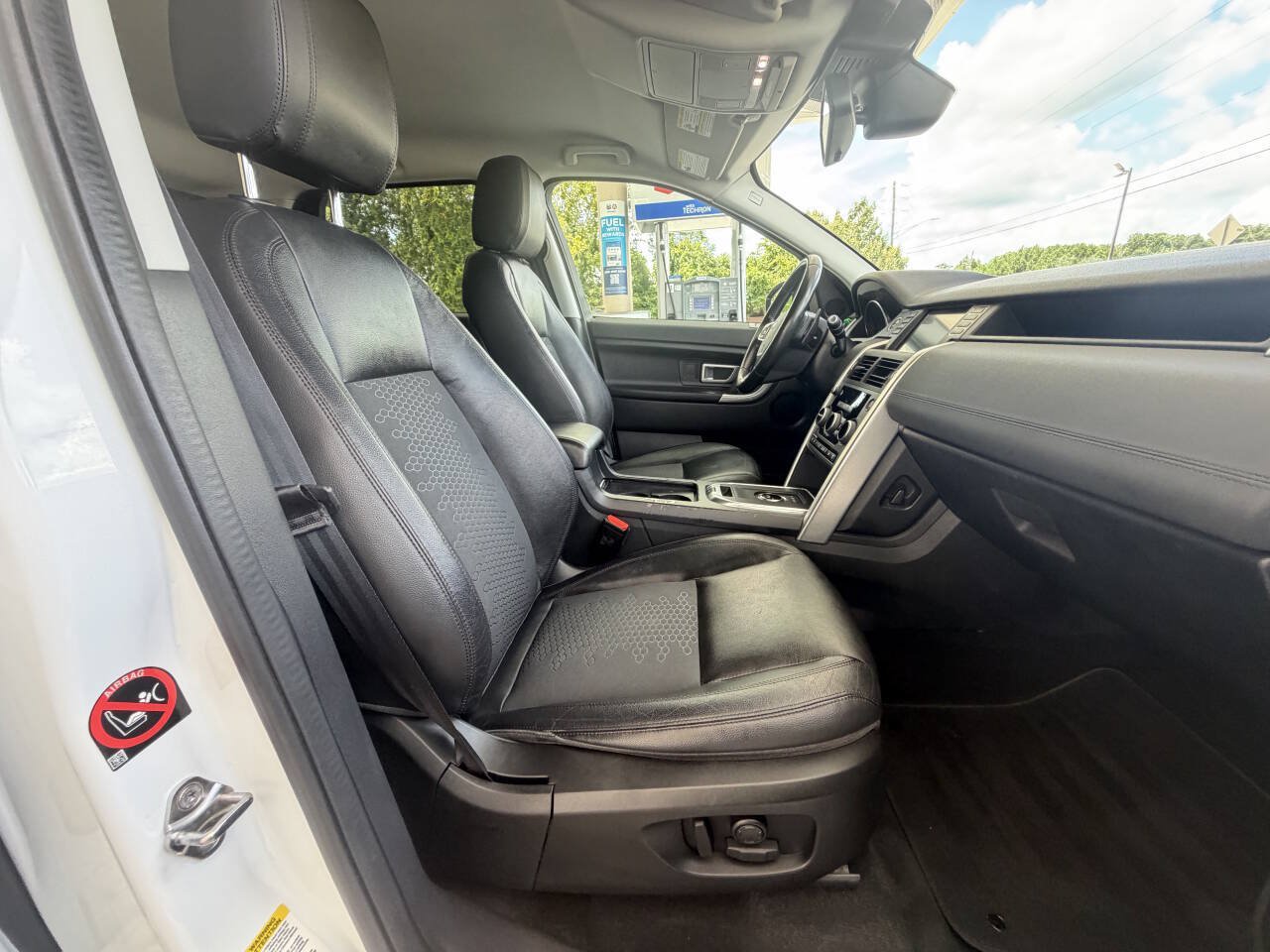 Used 2017 Land Rover Discovery Sport SE AWD/4WD image 7