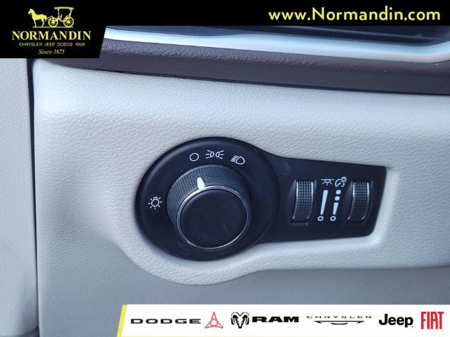 Used 2017 Chrysler Pacifica LX FWD image 13