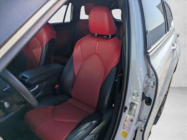 Used 2023 Toyota Highlander XSE AWD/4WD image 16