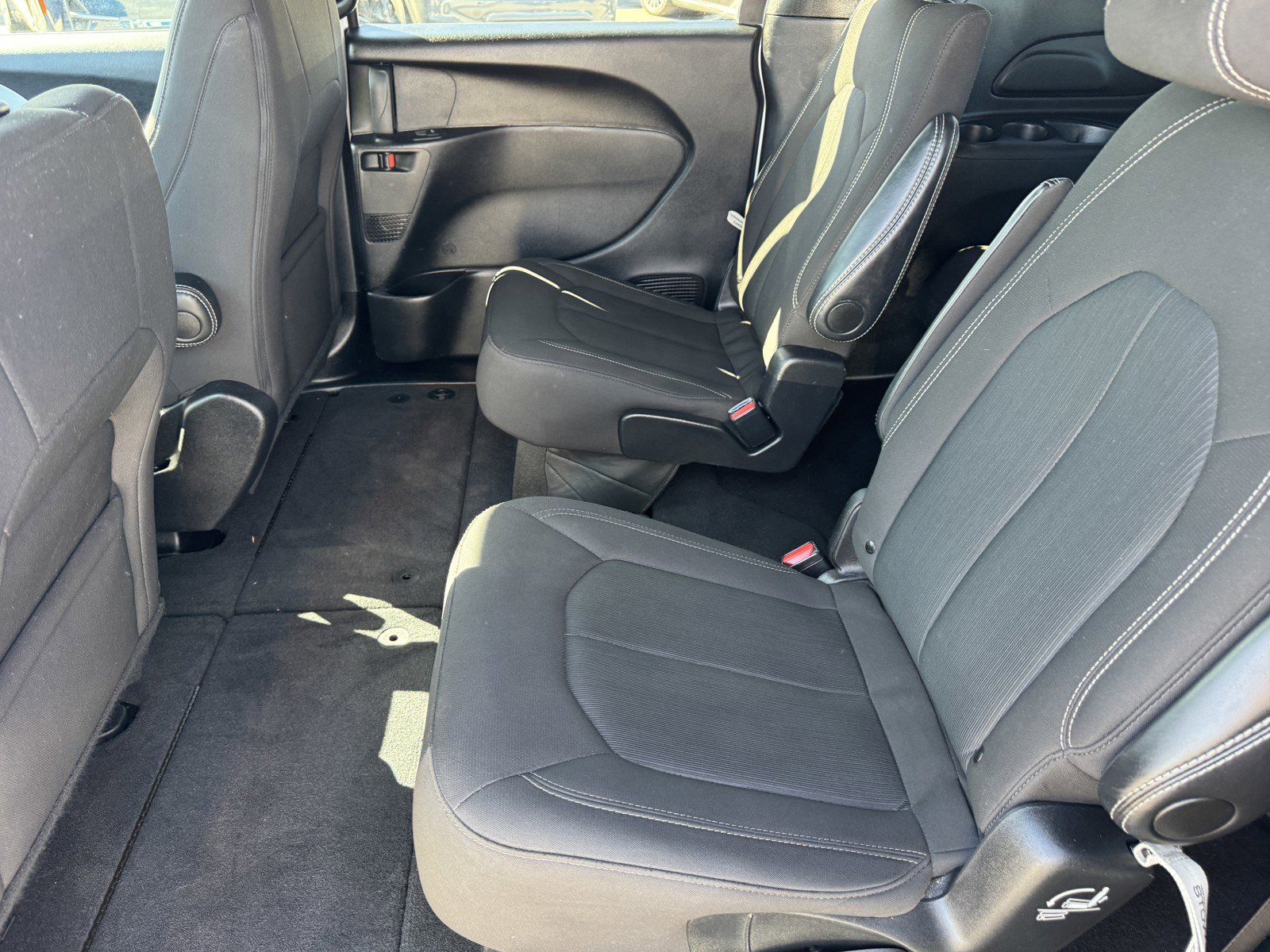 Used 2024 Chrysler Pacifica Touring image 11