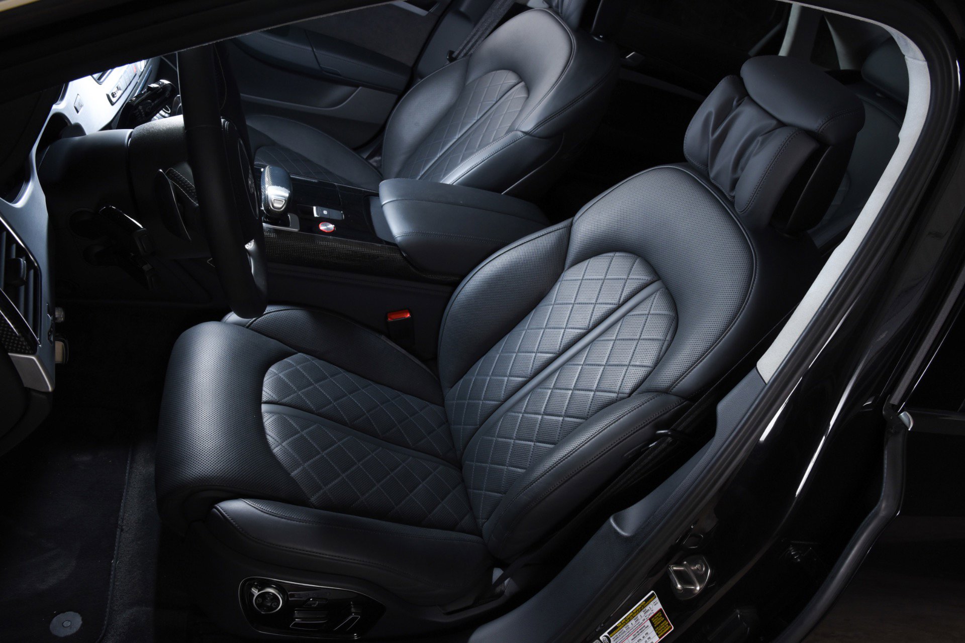 Used 2015 Audi S8 image 5