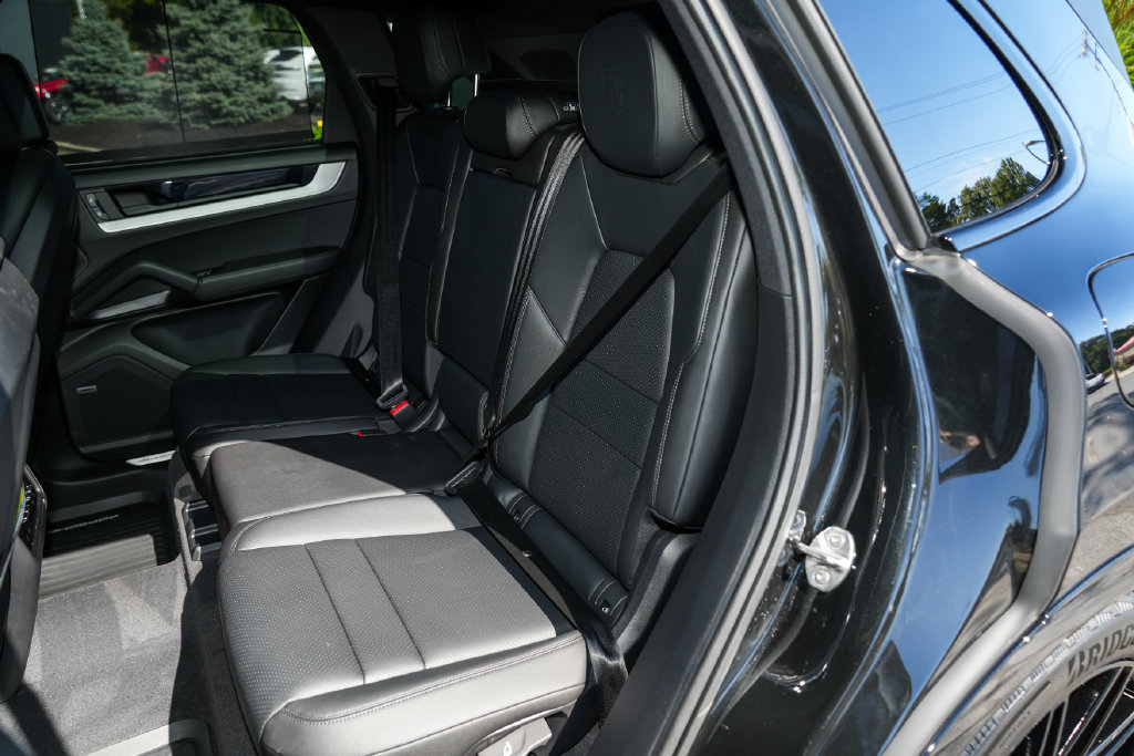 Certified 2026 Porsche Cayenne E-Hybrid AWD/4WD image 35