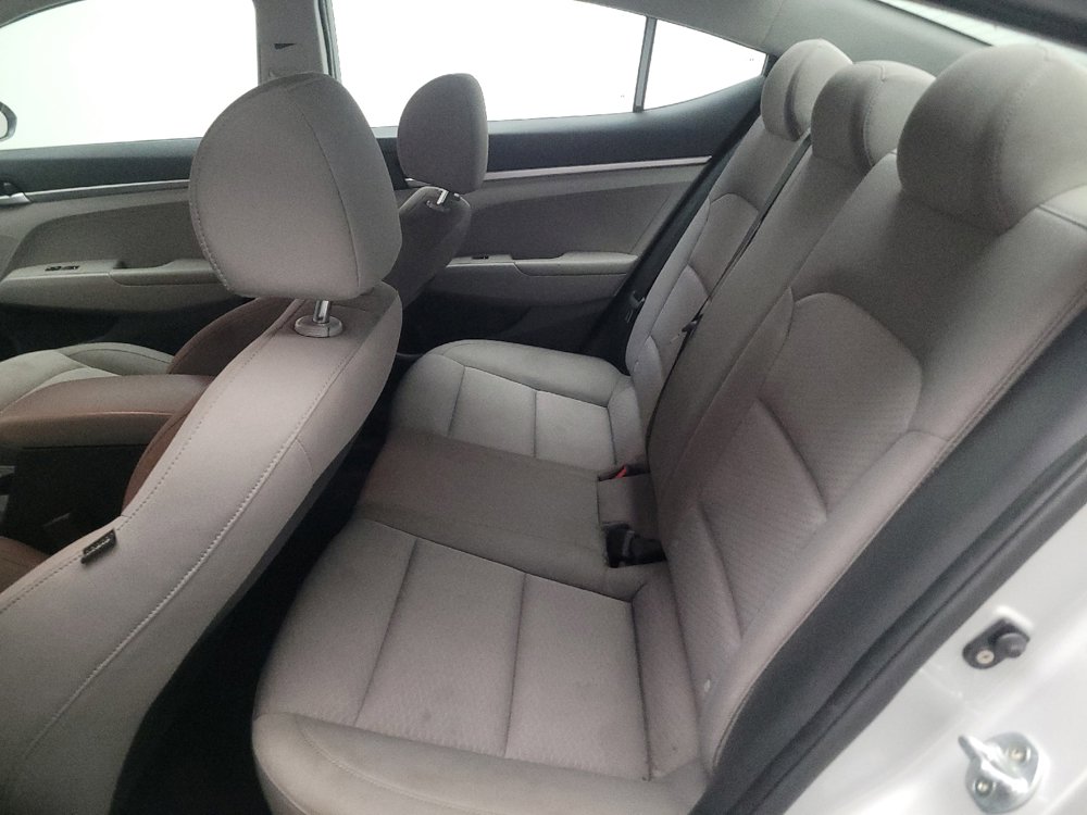 Used 2019 Hyundai Elantra SE image 18